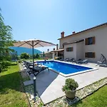 Activity And Familiy Milena With Heated Pool Kršan